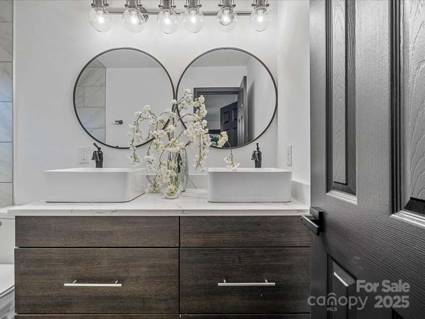 2627 Old North Sharon amity Road, Charlotte, NC 28205.  MLS# CAR4276372, YatesRealty ID 33255. 