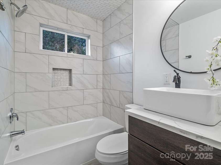 2627 Old North Sharon amity Road, Charlotte, NC 28205.  MLS# CAR4276372, YatesRealty ID 33255. 