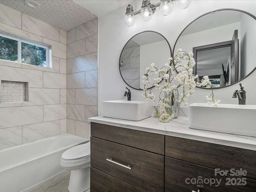 2627 Old North Sharon amity Road, Charlotte, NC 28205.  MLS# CAR4276372, YatesRealty ID 33255. 