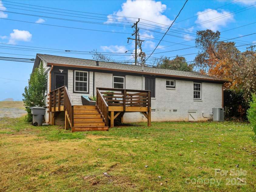 2627 Old North Sharon amity Road, Charlotte, NC 28205.  MLS# CAR4276372, YatesRealty ID 33255. 