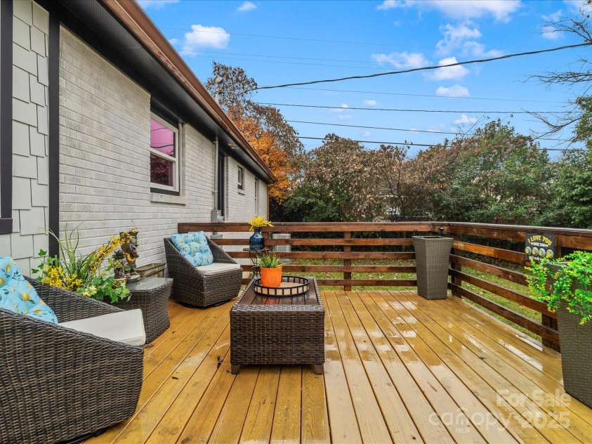 2627 Old North Sharon amity Road, Charlotte, NC 28205.  MLS# CAR4276372, YatesRealty ID 33255. 