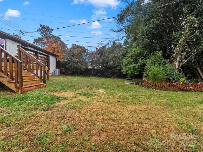 2627 Old North Sharon amity Road, Charlotte, NC 28205.  MLS# CAR4276372, YatesRealty ID 33255. 