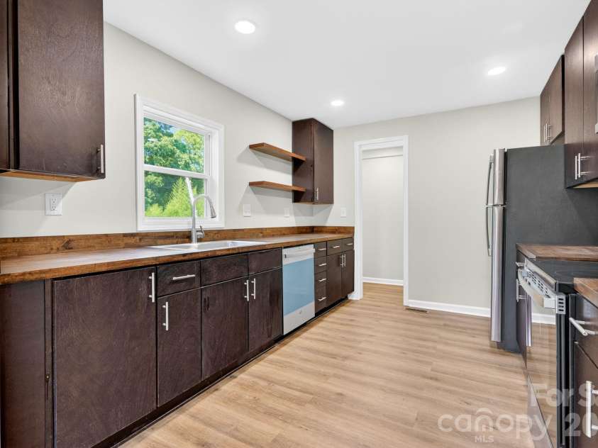 822 Arlington Avenue, Rock Hill, SC 29730.  MLS# CAR4394929, YatesRealty ID 33255. 