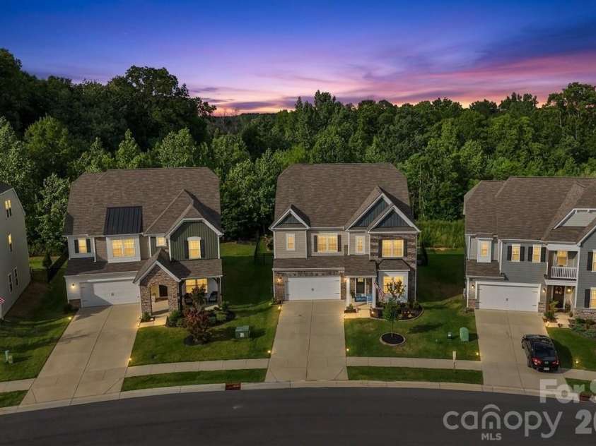 386 Kennerly Center Drive, Mooresville, NC 28115.  MLS# CAR4394230, YatesRealty ID 33256. 