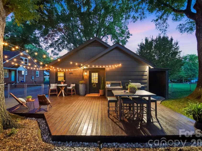 504 6th Street, Newton, NC 28658.  MLS# CAR4395019, YatesRealty ID 33257. 
