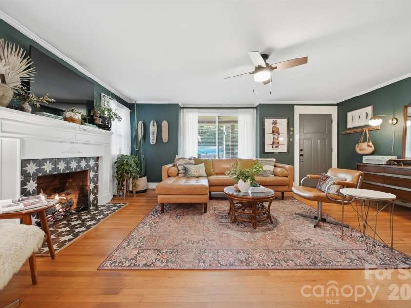 504 6th Street, Newton, NC 28658.  MLS# CAR4395019, YatesRealty ID 33257. 