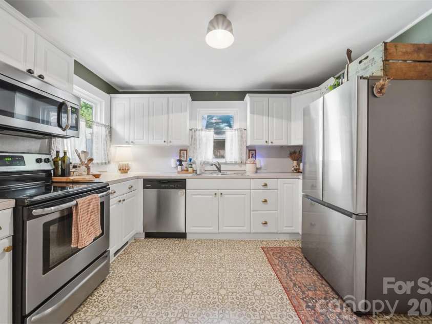 504 6th Street, Newton, NC 28658.  MLS# CAR4395019, YatesRealty ID 33257. 