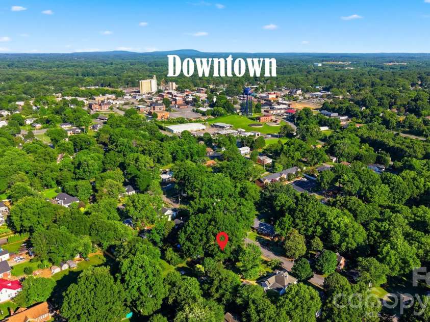 504 6th Street, Newton, NC 28658.  MLS# CAR4395019, YatesRealty ID 33257. 