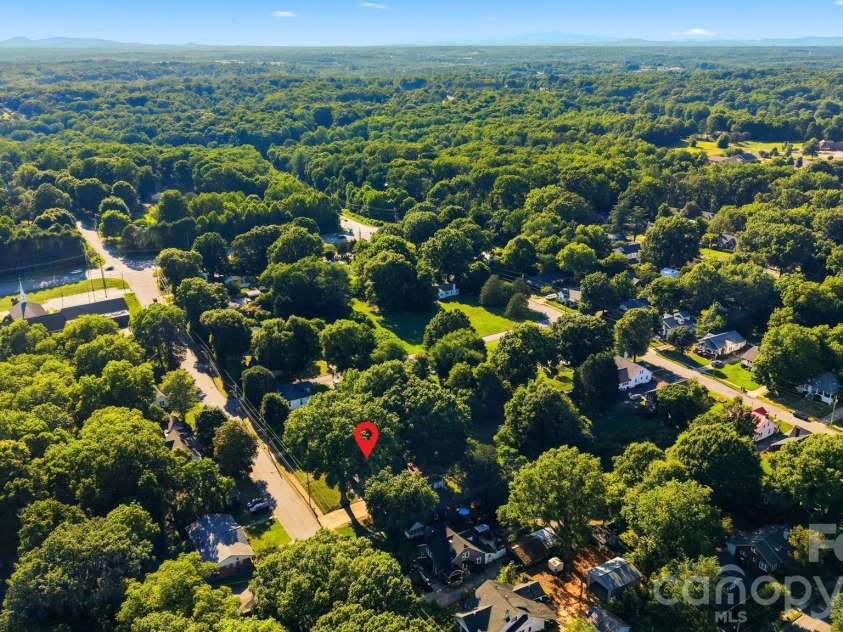 504 6th Street, Newton, NC 28658.  MLS# CAR4395019, YatesRealty ID 33257. 