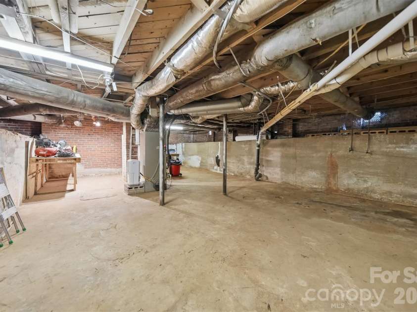 504 6th Street, Newton, NC 28658.  MLS# CAR4395019, YatesRealty ID 33257. 