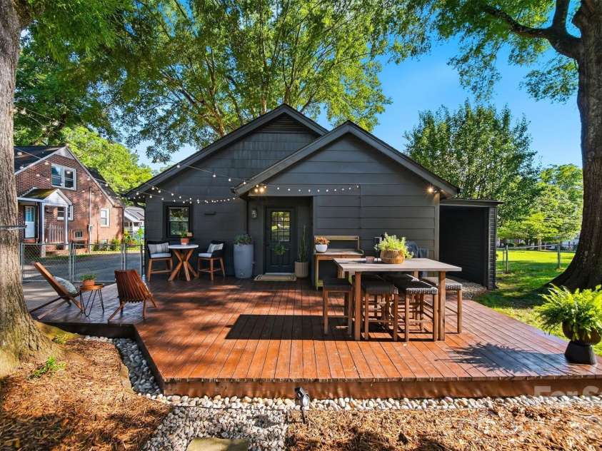 504 6th Street, Newton, NC 28658.  MLS# CAR4395019, YatesRealty ID 33257. 