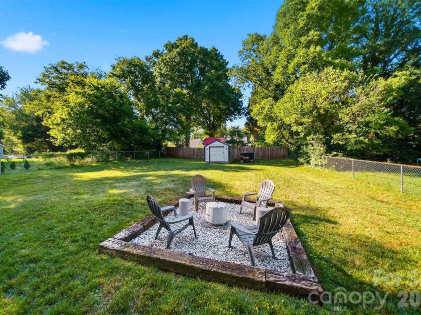 504 6th Street, Newton, NC 28658.  MLS# CAR4395019, YatesRealty ID 33257. 