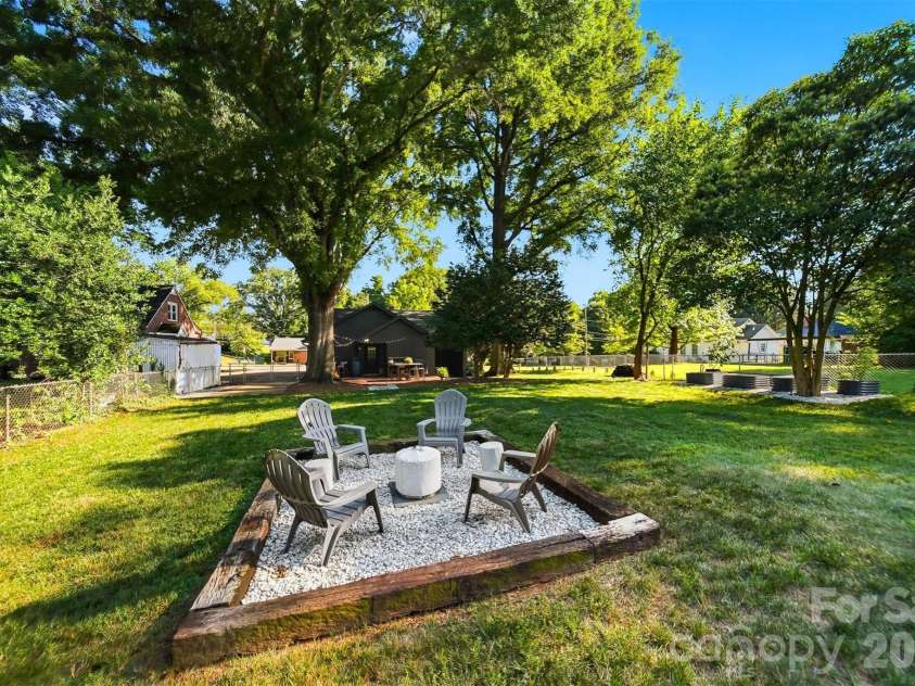 504 6th Street, Newton, NC 28658.  MLS# CAR4395019, YatesRealty ID 33257. 
