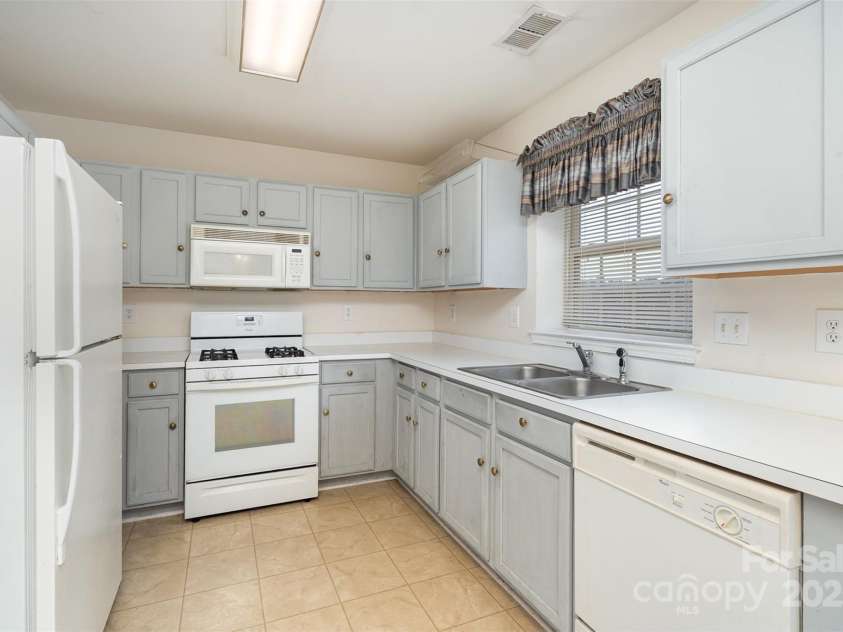 9935 Gray Dove Court, Charlotte, NC 28216.  MLS# CAR4285721, YatesRealty ID 33257. 