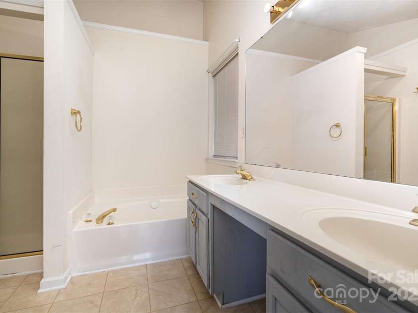 9935 Gray Dove Court, Charlotte, NC 28216.  MLS# CAR4285721, YatesRealty ID 33257. 