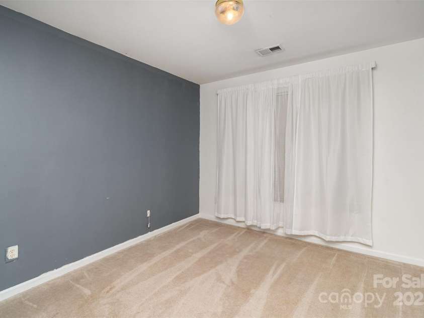 9935 Gray Dove Court, Charlotte, NC 28216.  MLS# CAR4285721, YatesRealty ID 33257. 