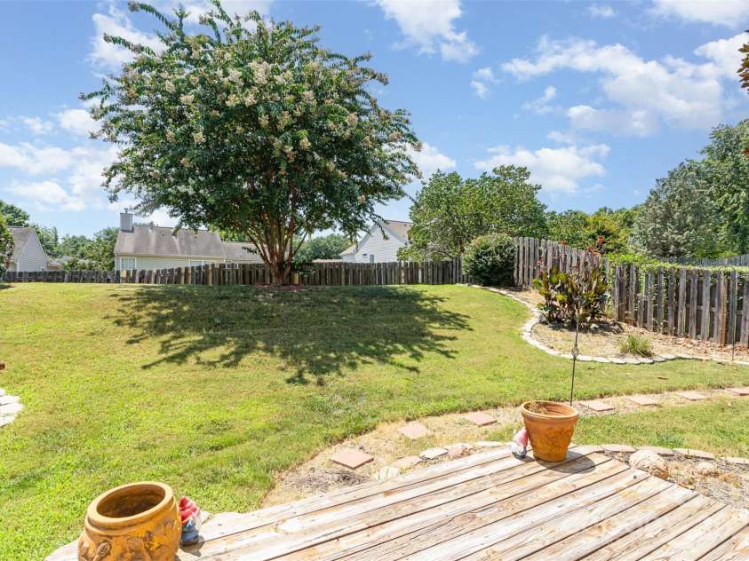 9935 Gray Dove Court, Charlotte, NC 28216.  MLS# CAR4285721, YatesRealty ID 33257. 