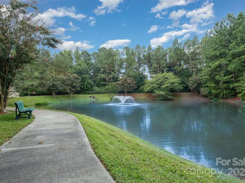 10231 Reindeer Way Lane, Charlotte, NC 28216.  MLS# CAR4288631, YatesRealty ID 33258. Holly Ridge neighborhood