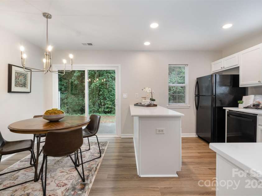 10231 Reindeer Way Lane, Charlotte, NC 28216.  MLS# CAR4288631, YatesRealty ID 33258. Renovated kitchen & dining area