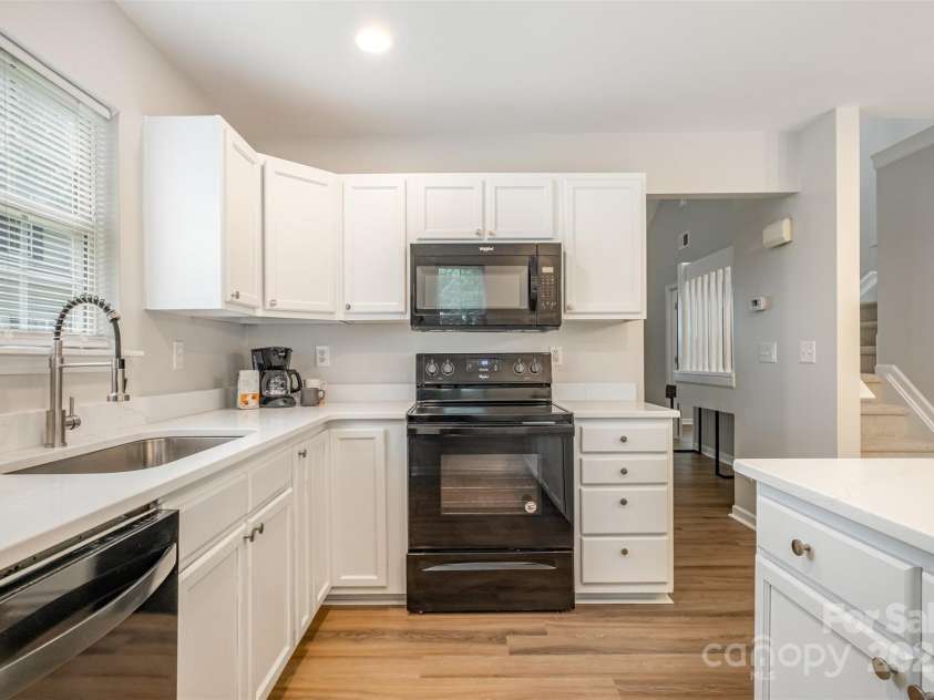 10231 Reindeer Way Lane, Charlotte, NC 28216.  MLS# CAR4288631, YatesRealty ID 33258. Renovated kitchen & dining area