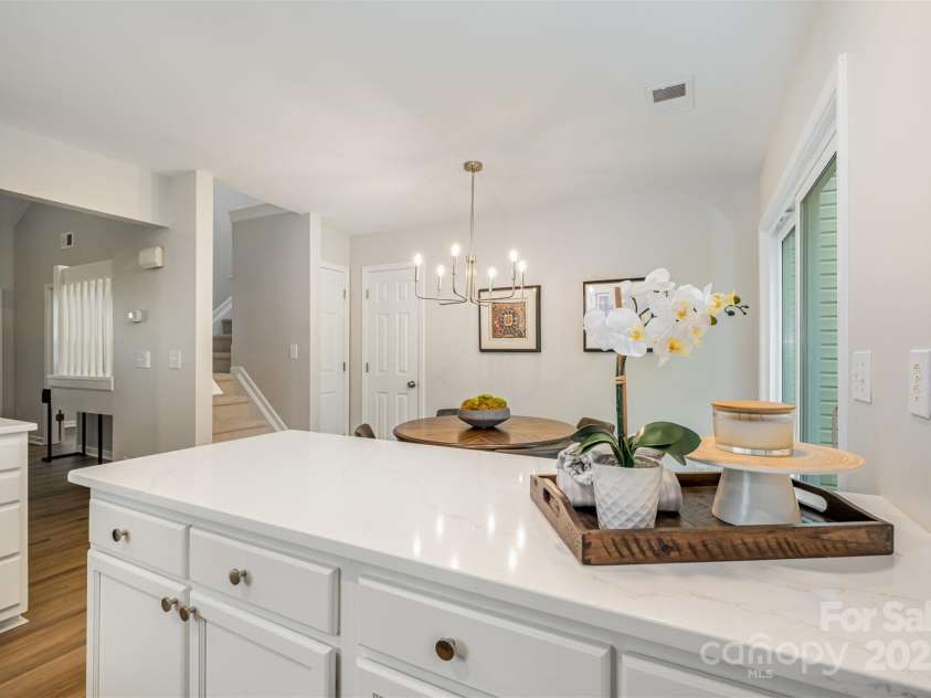 10231 Reindeer Way Lane, Charlotte, NC 28216.  MLS# CAR4288631, YatesRealty ID 33258. Renovated kitchen & dining area
