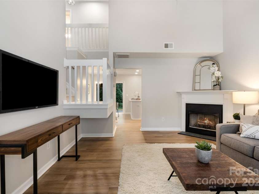 10231 Reindeer Way Lane, Charlotte, NC 28216.  MLS# CAR4288631, YatesRealty ID 33258. Two story great room