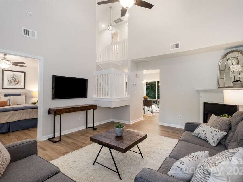 10231 Reindeer Way Lane, Charlotte, NC 28216.  MLS# CAR4288631, YatesRealty ID 33258. Two story great room