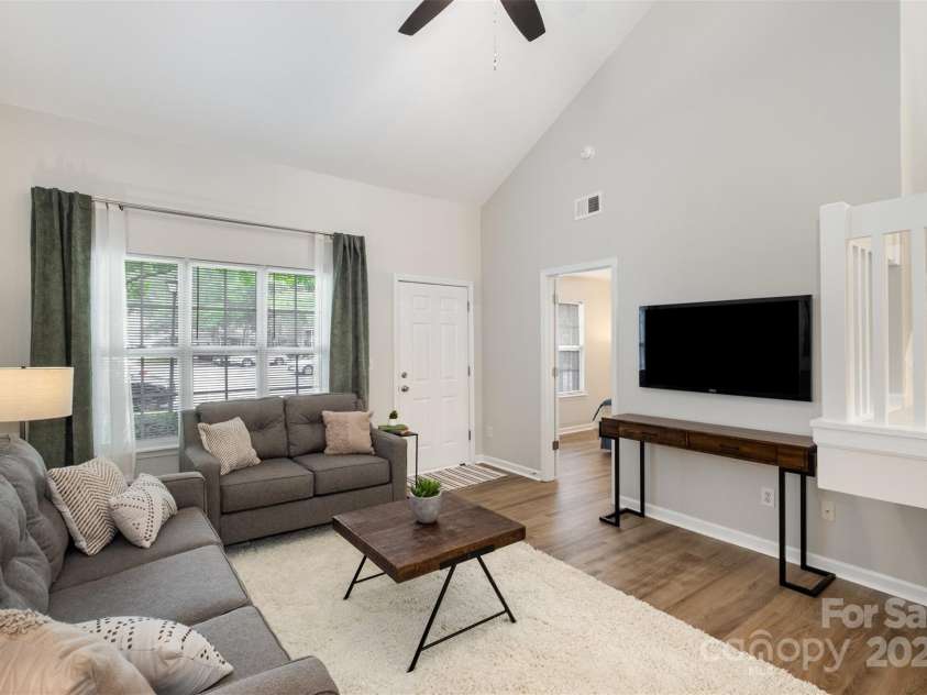 10231 Reindeer Way Lane, Charlotte, NC 28216.  MLS# CAR4288631, YatesRealty ID 33258. Two story great room