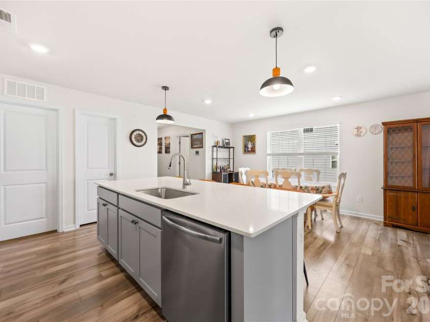 120 Hanging Rock Trail, Statesville, NC 28625.  MLS# CAR4389254, YatesRealty ID 33259. 