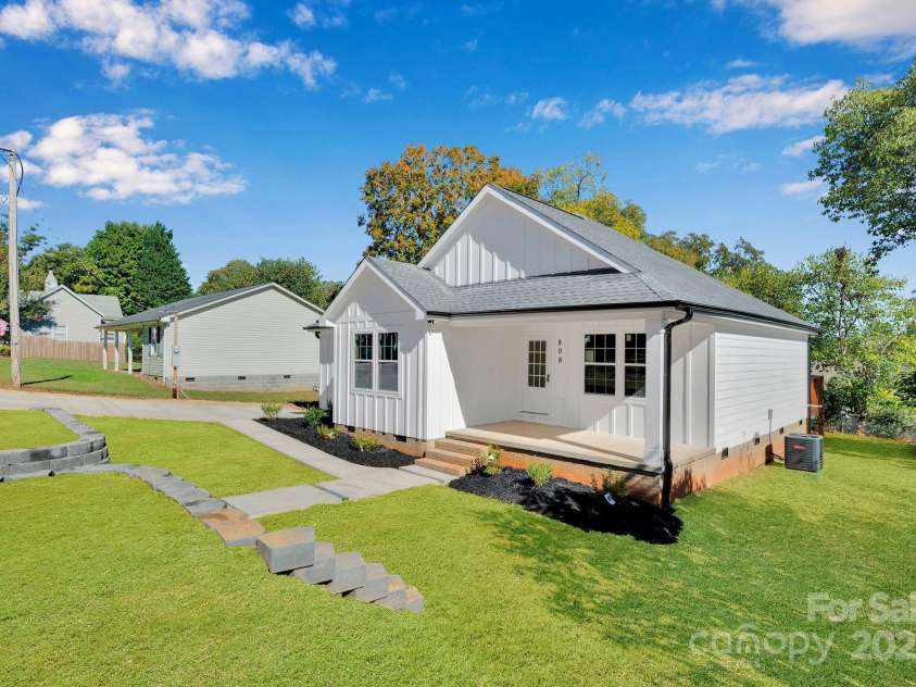 808 3rd Street, Kings Mountain, NC 28086.  MLS# CAR4286703, YatesRealty ID 3326. 808 3rd Street