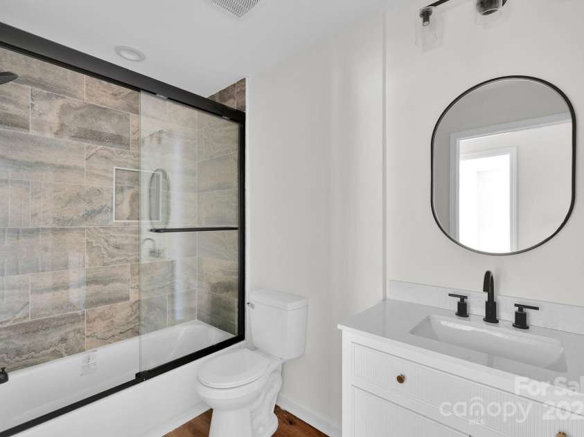 808 3rd Street, Kings Mountain, NC 28086.  MLS# CAR4286703, YatesRealty ID 3326. Guest Bathroom