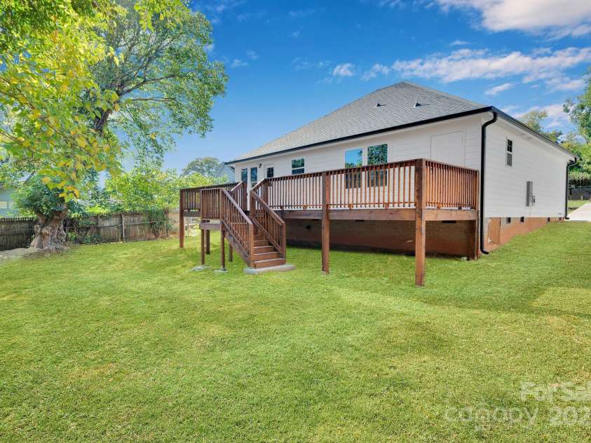 808 3rd Street, Kings Mountain, NC 28086.  MLS# CAR4286703, YatesRealty ID 3326. Huge Deck