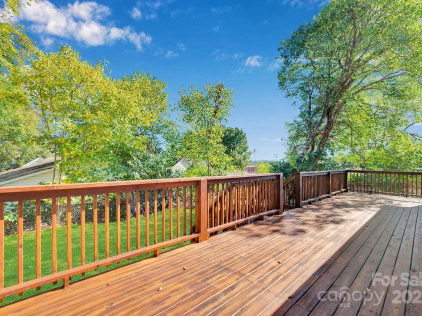 808 3rd Street, Kings Mountain, NC 28086.  MLS# CAR4286703, YatesRealty ID 3326. Huge Deck