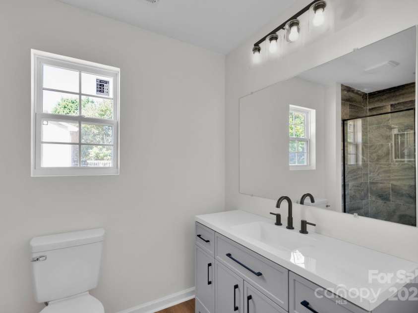 808 3rd Street, Kings Mountain, NC 28086.  MLS# CAR4286703, YatesRealty ID 3326. Master Bathroom
