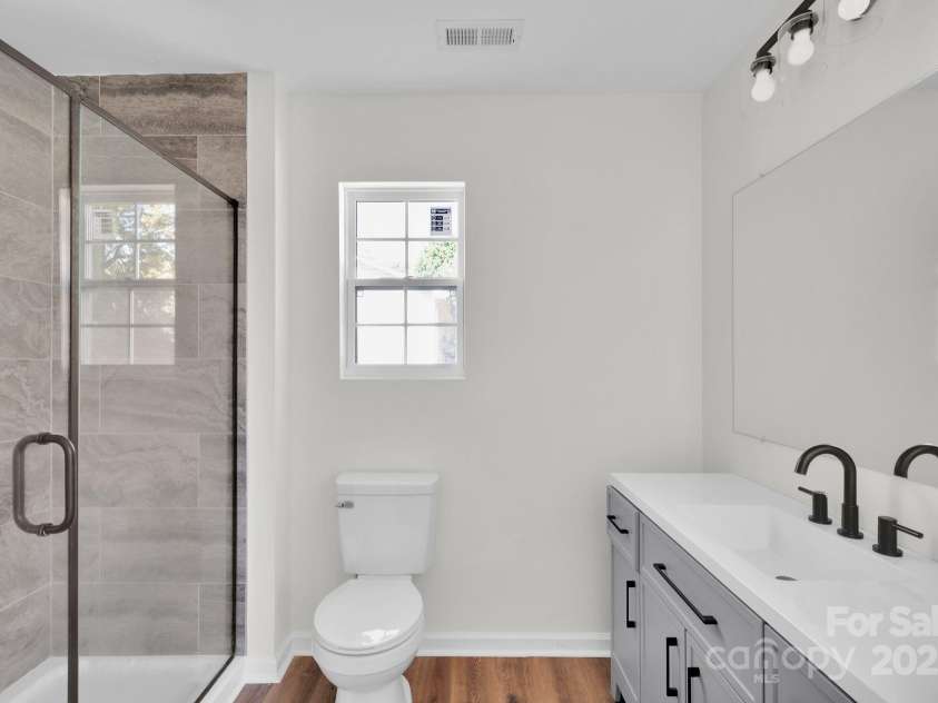 808 3rd Street, Kings Mountain, NC 28086.  MLS# CAR4286703, YatesRealty ID 3326. Master Stand-up Shower