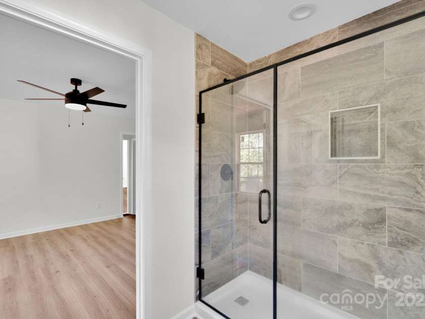 808 3rd Street, Kings Mountain, NC 28086.  MLS# CAR4286703, YatesRealty ID 3326. Master Stand-up Shower