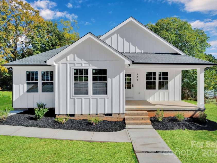 808 3rd Street, Kings Mountain, NC 28086.  MLS# CAR4286703, YatesRealty ID 3326. Welcome Home! 