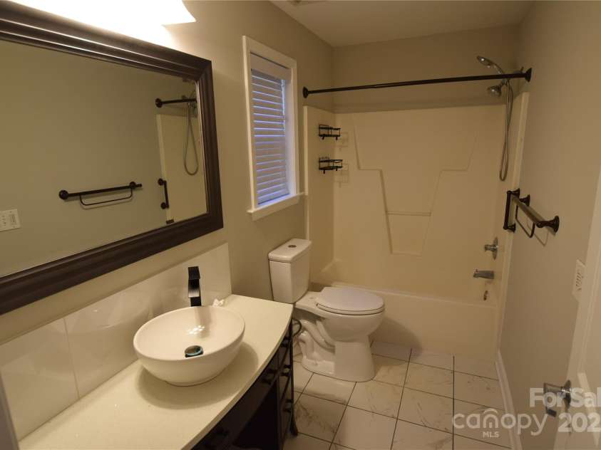 809 Pine Forest Road, Charlotte, NC 28214.  MLS# CAR4203407, YatesRealty ID 3326. Full bath in basement.