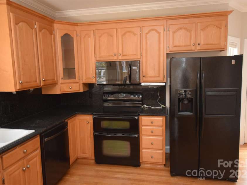 809 Pine Forest Road, Charlotte, NC 28214.  MLS# CAR4203407, YatesRealty ID 3326. Kitchen appliance with new dishwasher.