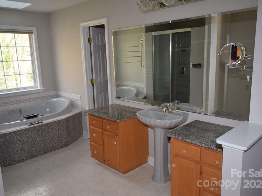 809 Pine Forest Road, Charlotte, NC 28214.  MLS# CAR4203407, YatesRealty ID 3326. Primary bath room.