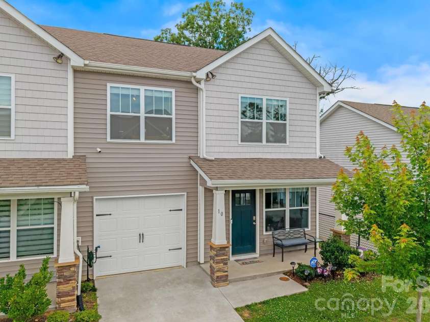 10 Benedict Lane, Weaverville, NC 28787.  MLS# CAR4396612, YatesRealty ID 33260. 