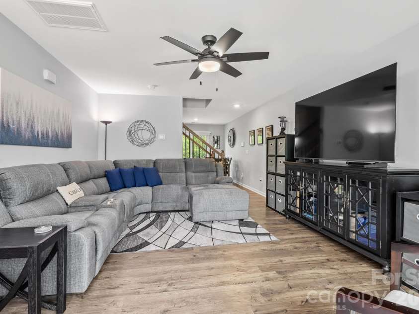 10 Benedict Lane, Weaverville, NC 28787.  MLS# CAR4396612, YatesRealty ID 33260. 