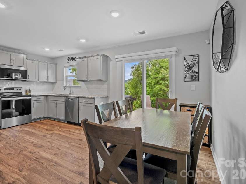 10 Benedict Lane, Weaverville, NC 28787.  MLS# CAR4396612, YatesRealty ID 33260. 