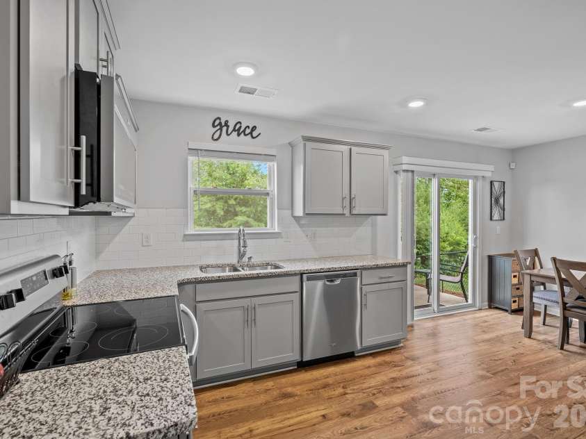10 Benedict Lane, Weaverville, NC 28787.  MLS# CAR4396612, YatesRealty ID 33260. 