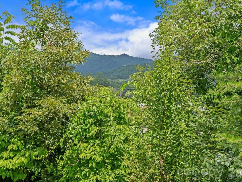 10 Benedict Lane, Weaverville, NC 28787.  MLS# CAR4396612, YatesRealty ID 33260. 