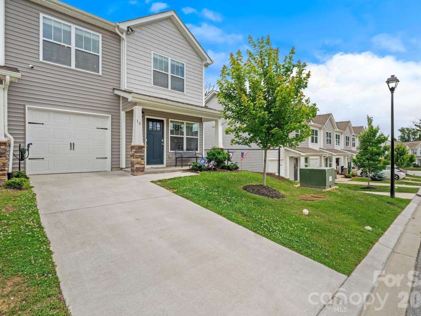 10 Benedict Lane, Weaverville, NC 28787.  MLS# CAR4396612, YatesRealty ID 33260. 
