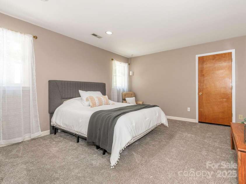 1231 Bennington Drive, Concord, NC 28027.  MLS# CAR4285344, YatesRealty ID 33260. 4TH BEDROOM UPSTAIRS WITH NEW CARPET