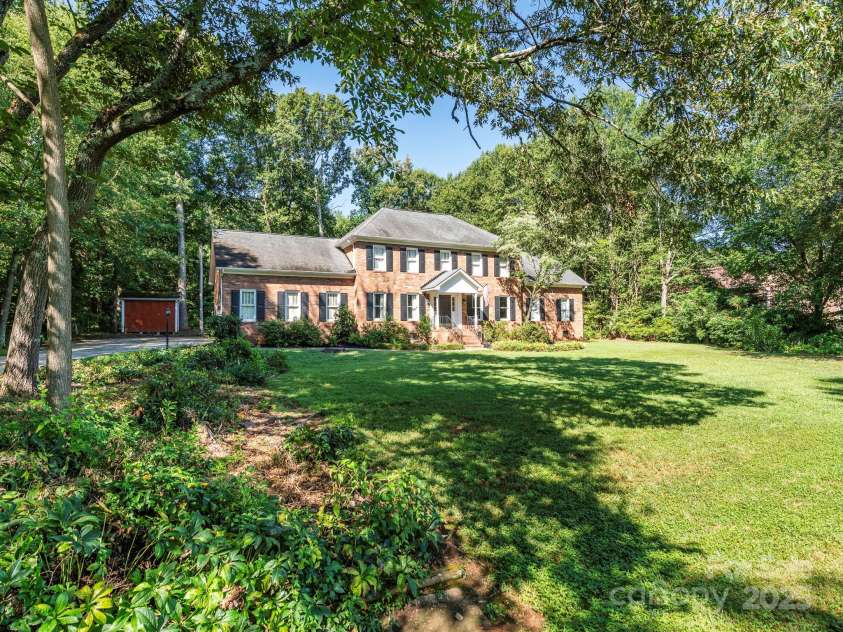 1231 Bennington Drive, Concord, NC 28027.  MLS# CAR4285344, YatesRealty ID 33260. 5 BEDROOMS, 3 1/2 BATHS WITH BONUS