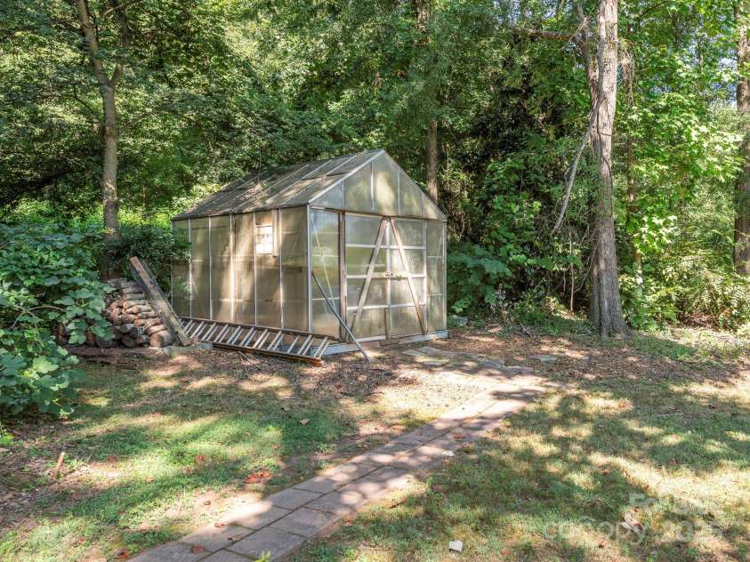 1231 Bennington Drive, Concord, NC 28027.  MLS# CAR4285344, YatesRealty ID 33260. GREEN HOUSE