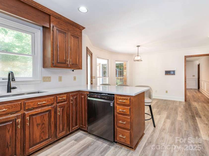 1231 Bennington Drive, Concord, NC 28027.  MLS# CAR4285344, YatesRealty ID 33260. KITCHEN